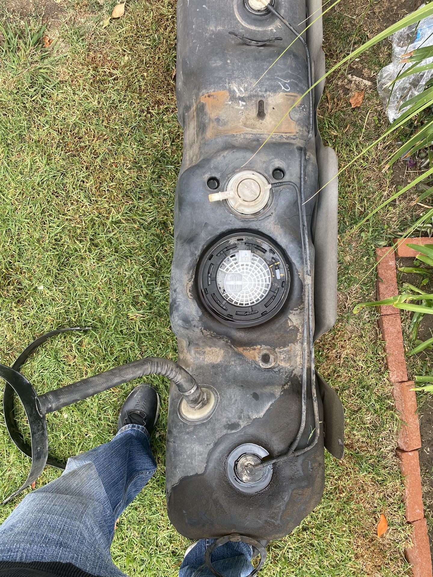Fuel Tank For A 2005 Dodge Ram 1500 . 34 Gallons