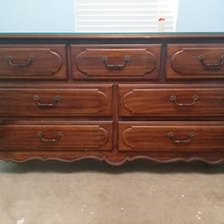 7 Drawer Dresser /W Glass Top