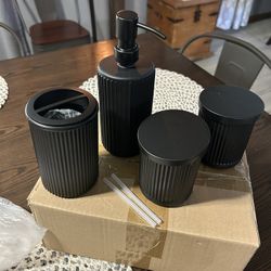 bathroom ceramics set