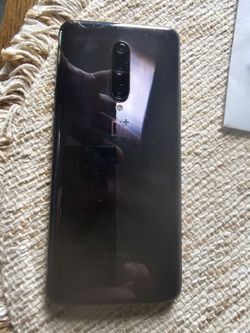 OnePlus 7 Pro 256 GB front camara automatic The OnePlus 7 Pro features a motorized, elevating pop-up selfie camera.