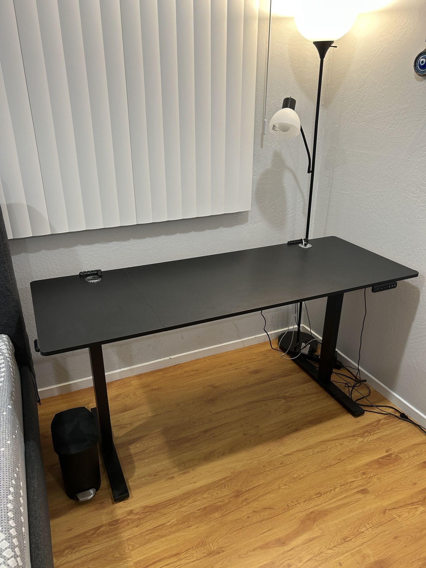 Motorized Standing Desk 63’x24’ Inch