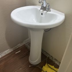 Pedestal Sink Round White 24-26” with chrome https://offerup.com/redirect/?o=ZmF1Y2V0Lldvcmtz Great