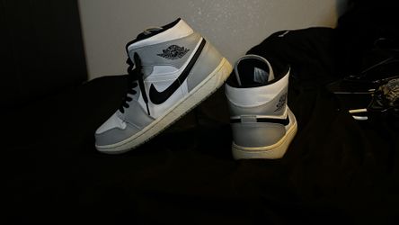 Jordan 1 Mid Light Smoke Grey