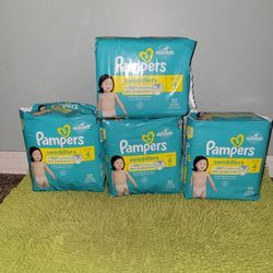 4 Pack 22 Diapers #4 Pampers Swaddlers 