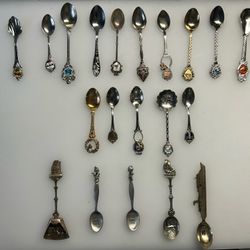 Collectible Spoons – 20 Pieces