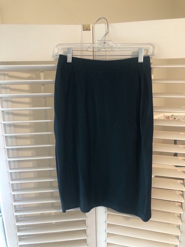 St Johns pencil skirt in dark green. Textured/patterned fabric Sz4 #9 $140