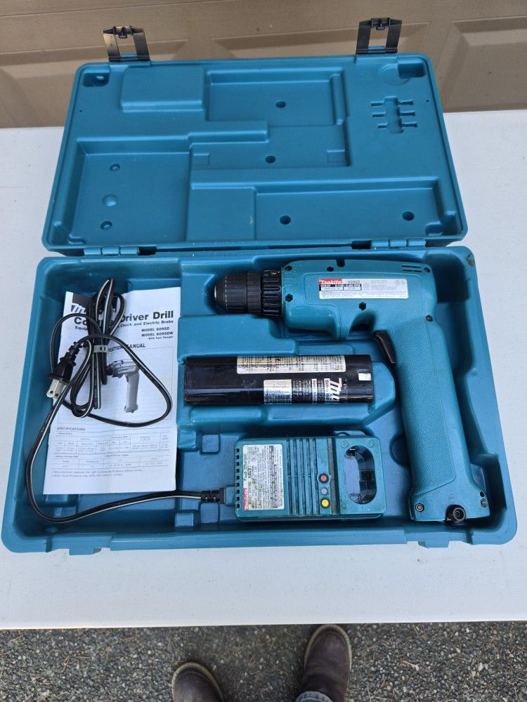 Makita 6095D Drill