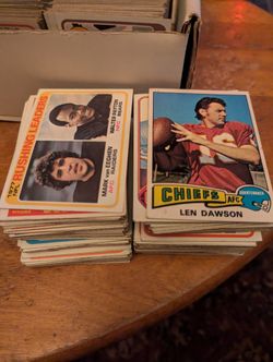 7,000 Baseball And Football Cards From The 1970s