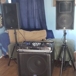 B52 Matrix V2 2000 Speakers