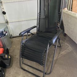 Zero Gravity Reclining Chair With Table