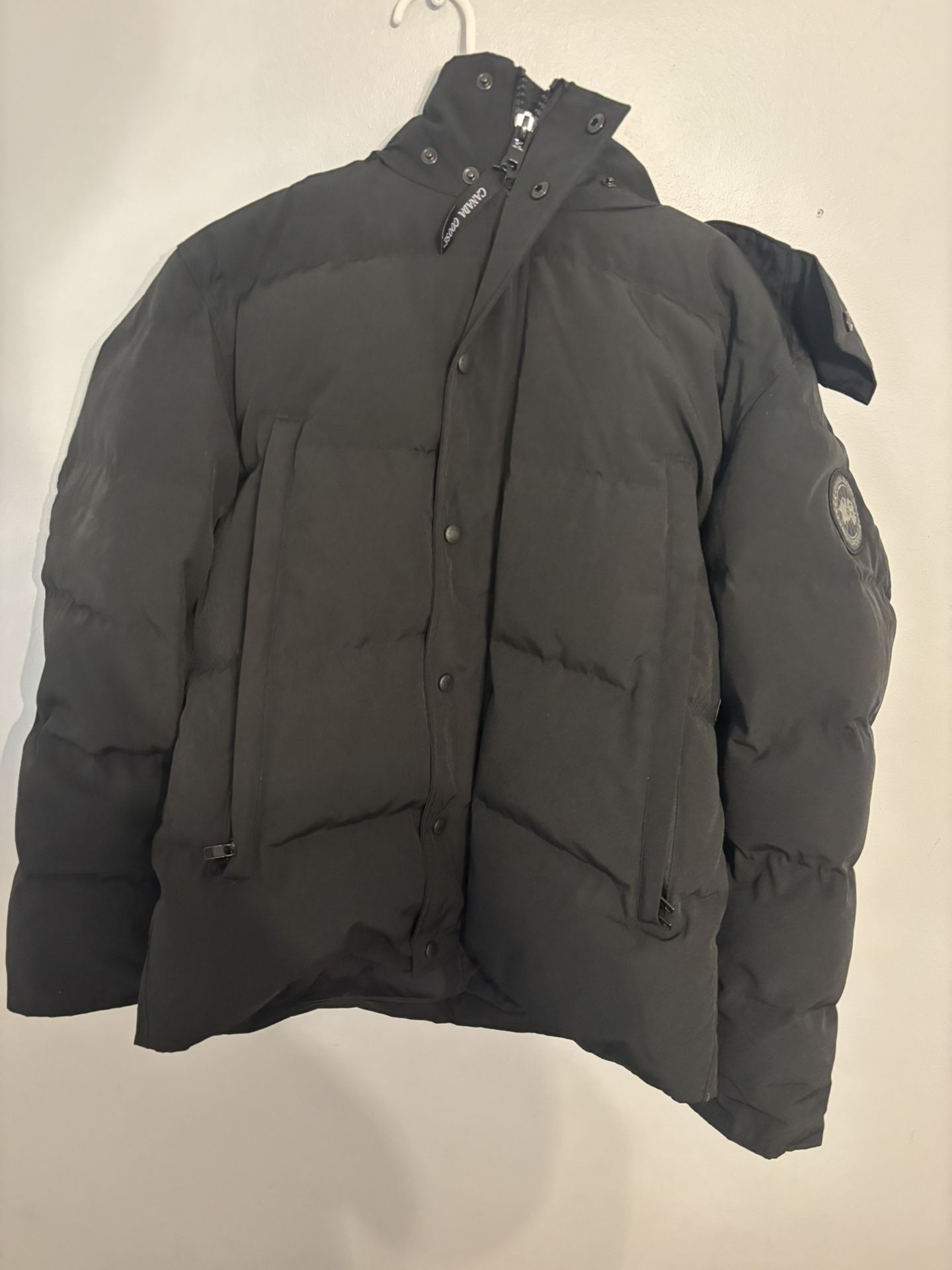 Canada Goose Jacket (BLACK LOGO)