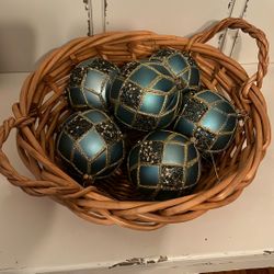 Harley Quinn 4.75 In Globe Ornaments 