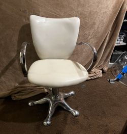 Styling chair white
