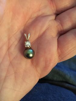Sterling silver cz green pearl pendant