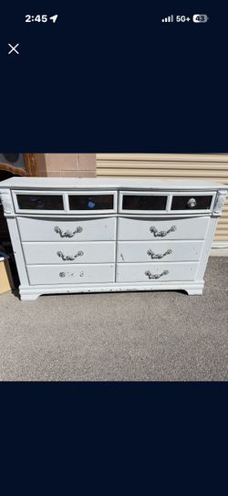 🎁Beautiful white color Queen size bedroom set:  dresser/8 drawer, tall chest, bed frame🎁