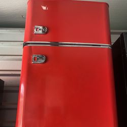 New Mini Fridge 
