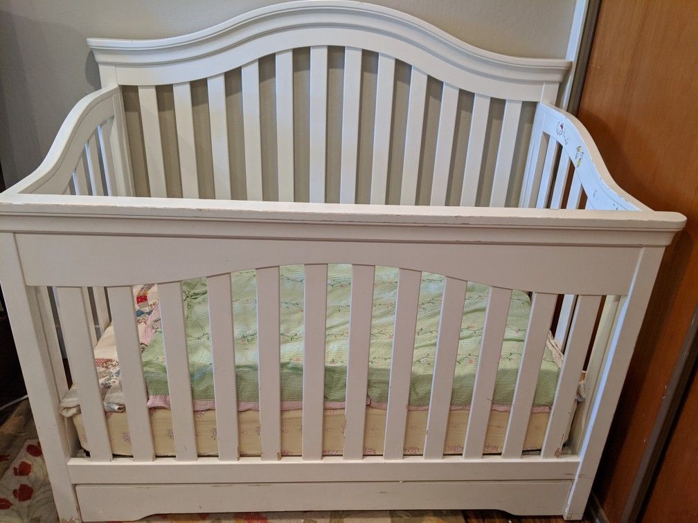 Stanley Young America convertible crib