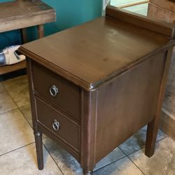 1920s Victoria. Two drawer Burl Walnut bedside table in excellent condition
