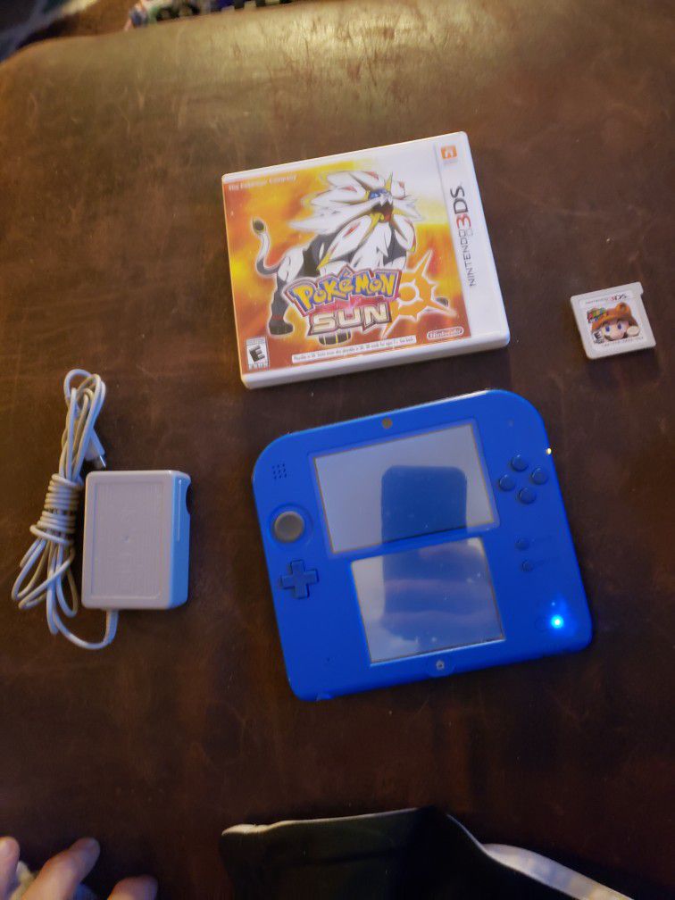 Nintendo 2ds With Charger Bundle With Pokemon Sun And Mario 3d Land