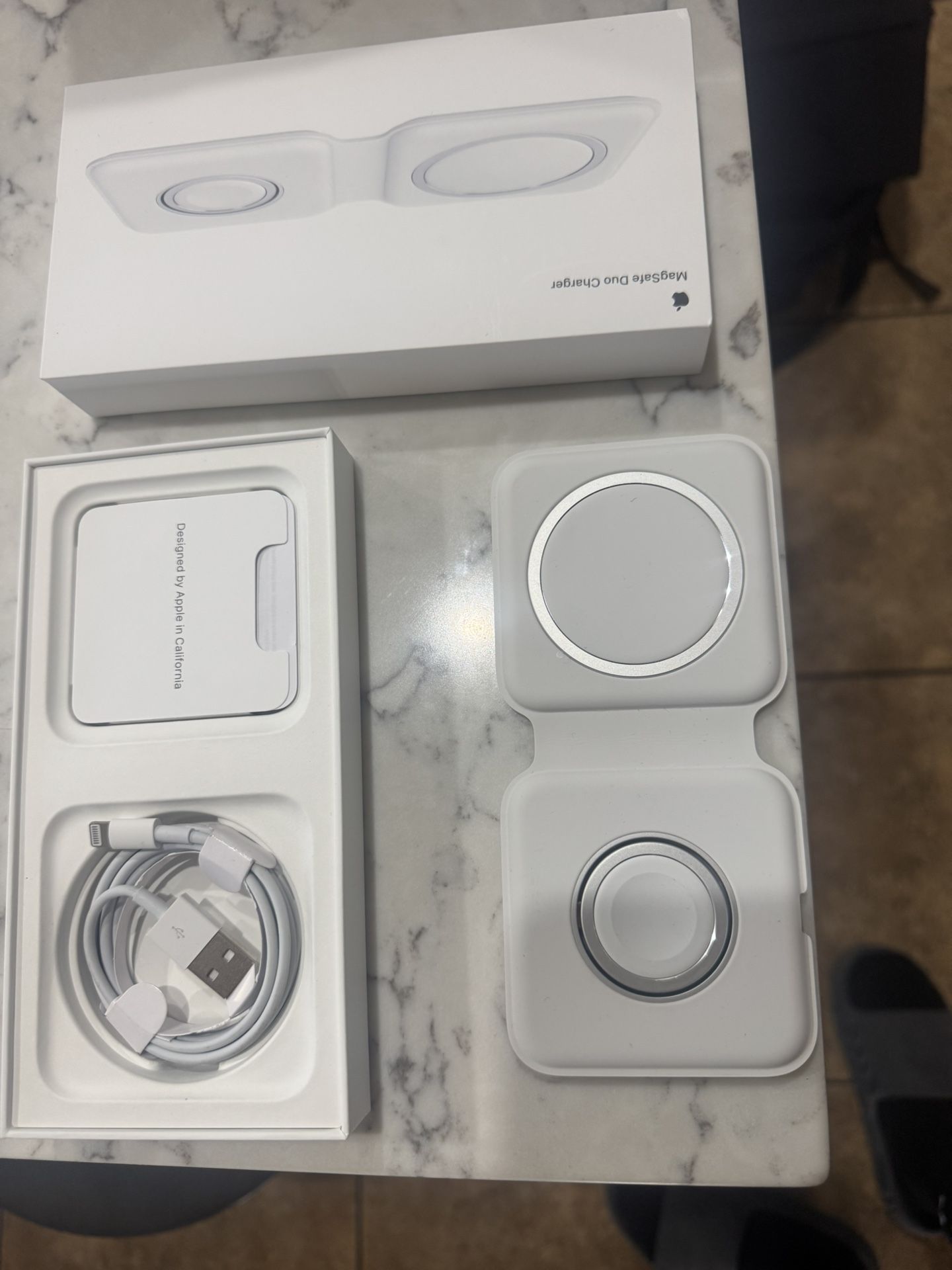 DUO MAGSAFE APPLE CHARGER- LIKE NEW