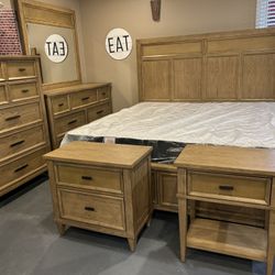 New King Platform Bedroom Set