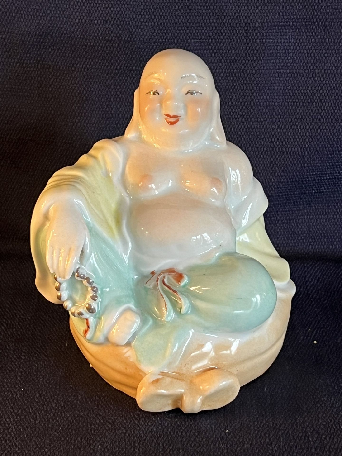 VINTAGE CHINESE HAND PAINTED PORCELAIN MEDIUM SIZE HAPPY LAUGHING SITTING BUDDHA Excellent Condition