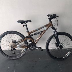 BICYCLE GIANT 27 SPEED EXCELLENT CONDITIONS 