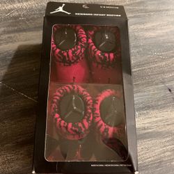 Nike Infant 0-6 Month Two-Piece Booties