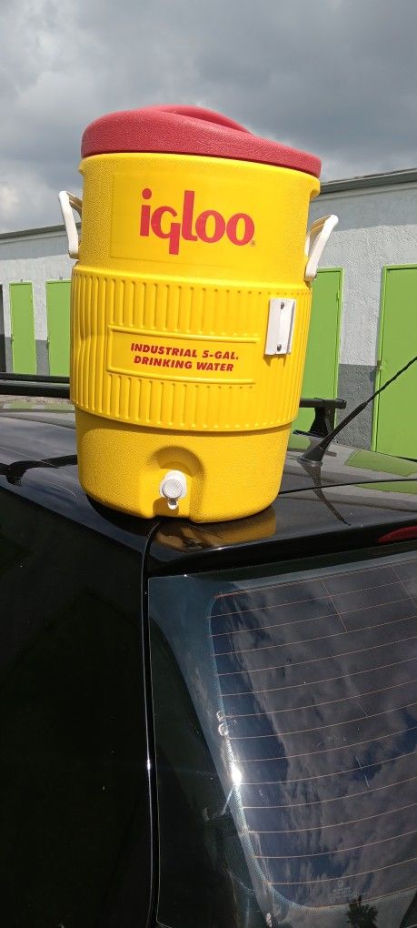 5gallon Cooler Like New
