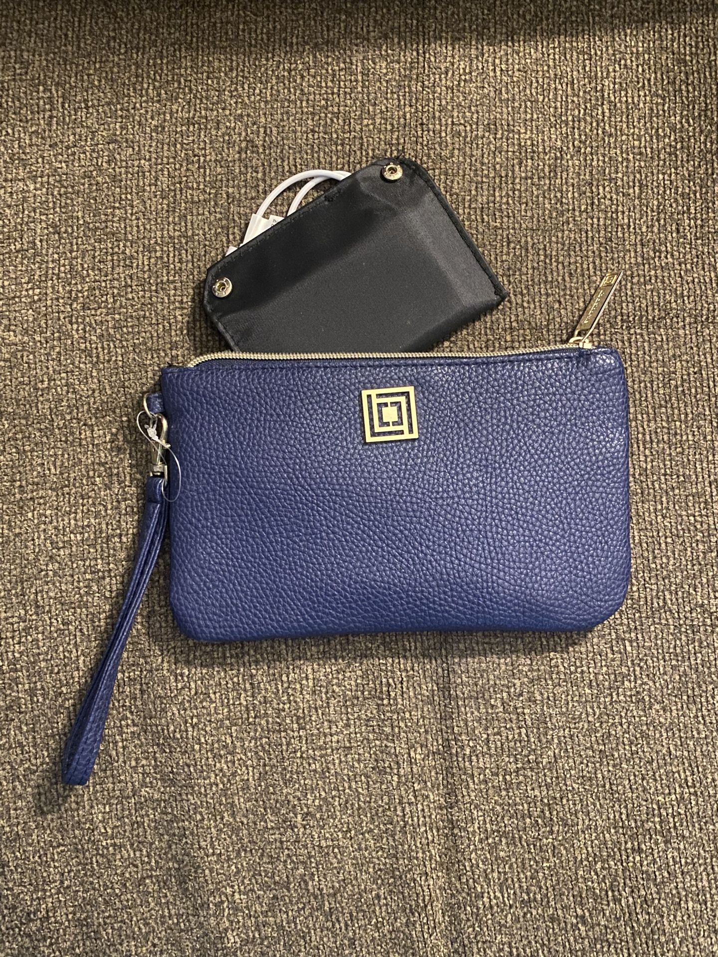 Liz Claiborne Charging Wallet