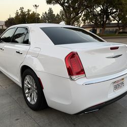 2017 Chrysler 300 C