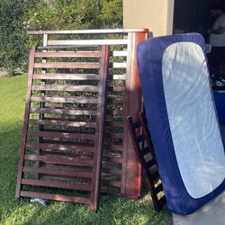 Graco convertible crib with mattress