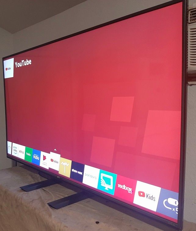 🟢For  Sale  My TV  LG  Smart   65 Inchs  4K  Led  WEB'OS  Full  UHD  2160p🟢 ( OBO  ) 🟢Free Delivery🟢