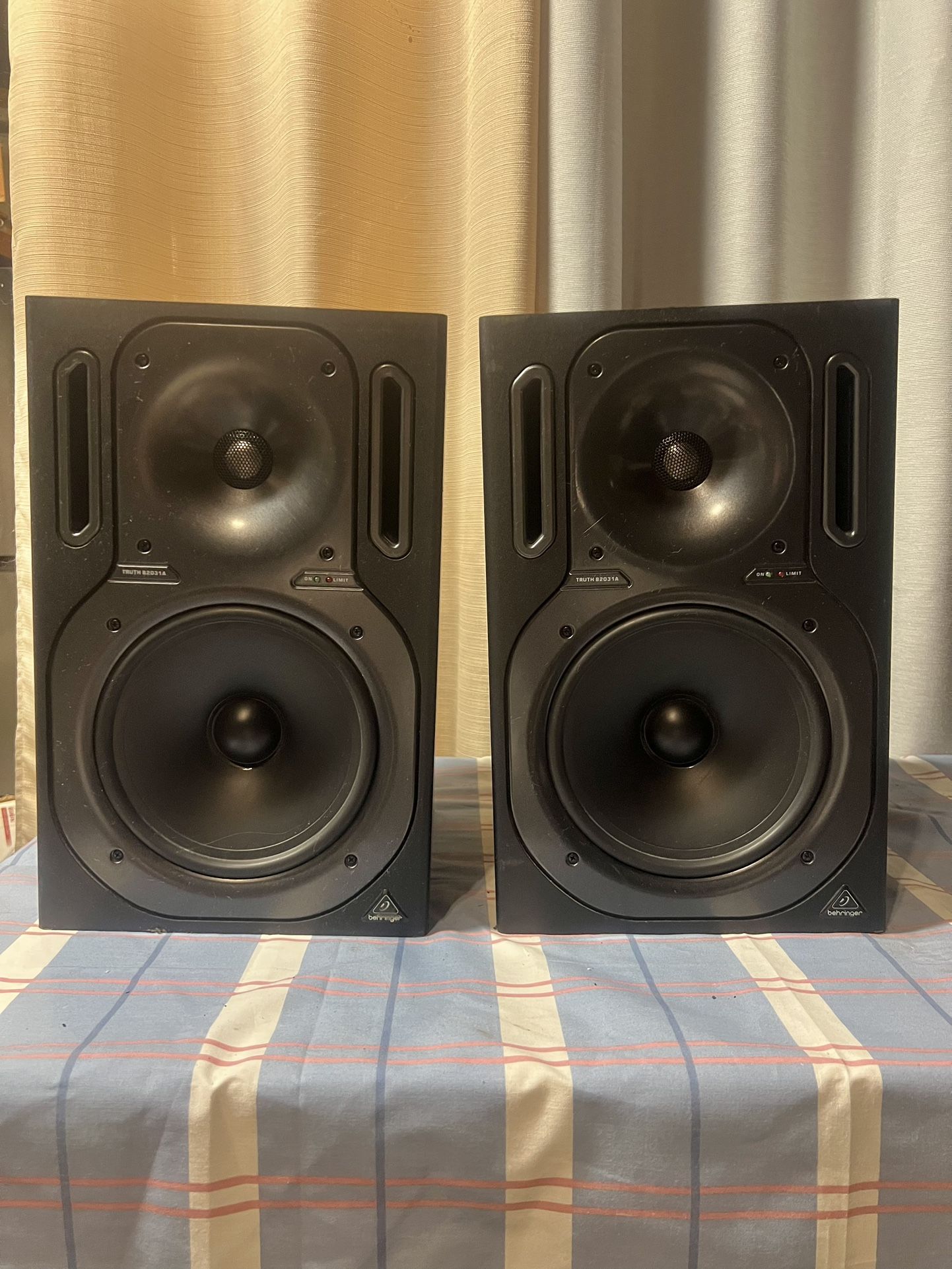 Behringer Truth 2031A Active Monitors Speakers