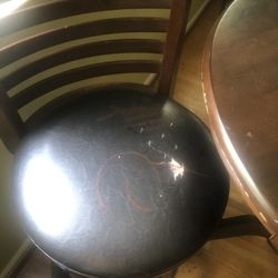Bar Table With Four Chairs 