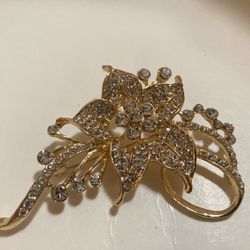Fabulous Sparkling Flower Brooch In Gold Tone