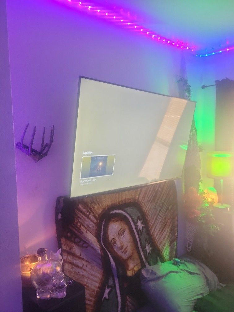 60 Inch Roku TV With Wall Mount