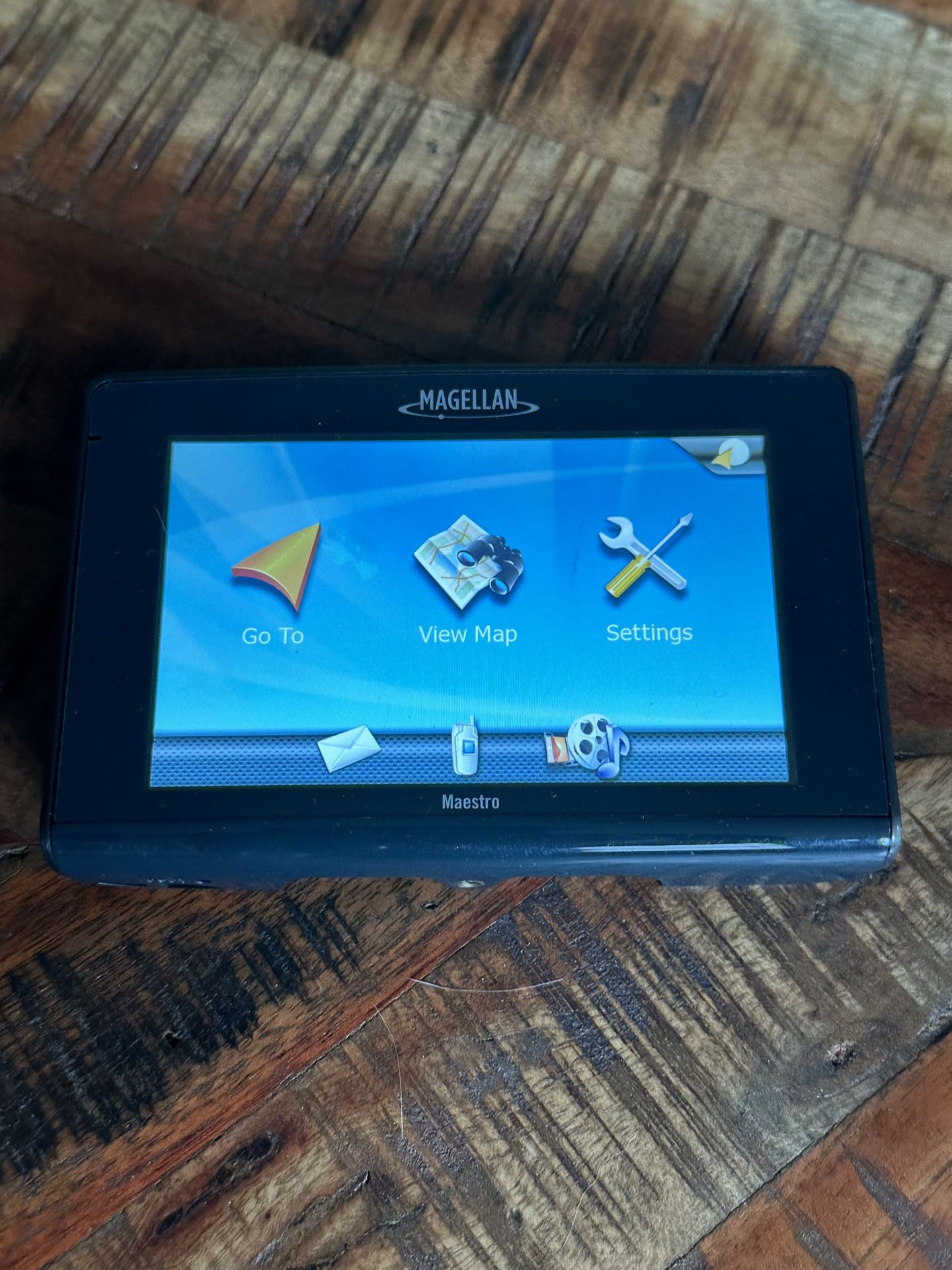Magellan Maestro 4370 4.3-inch Widescreen Bluetooth Portable GPS 