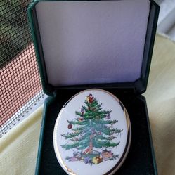Spode Christmas Pin Brooch Lapel, Fine Porcelain Painted Tree, made In England Brooch, Pin