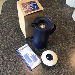 Junior Tupperware Therm Pitcher with brocken lid