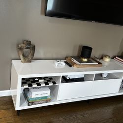 Tv console 