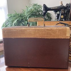 Vintage Singer 99K Sewing Machine with Case 