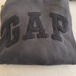 Gap sweater
