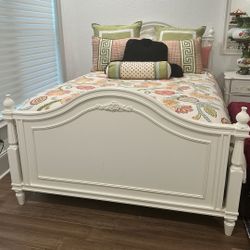 Young American Furniture 6 Piece Queen Bedroom Set White
