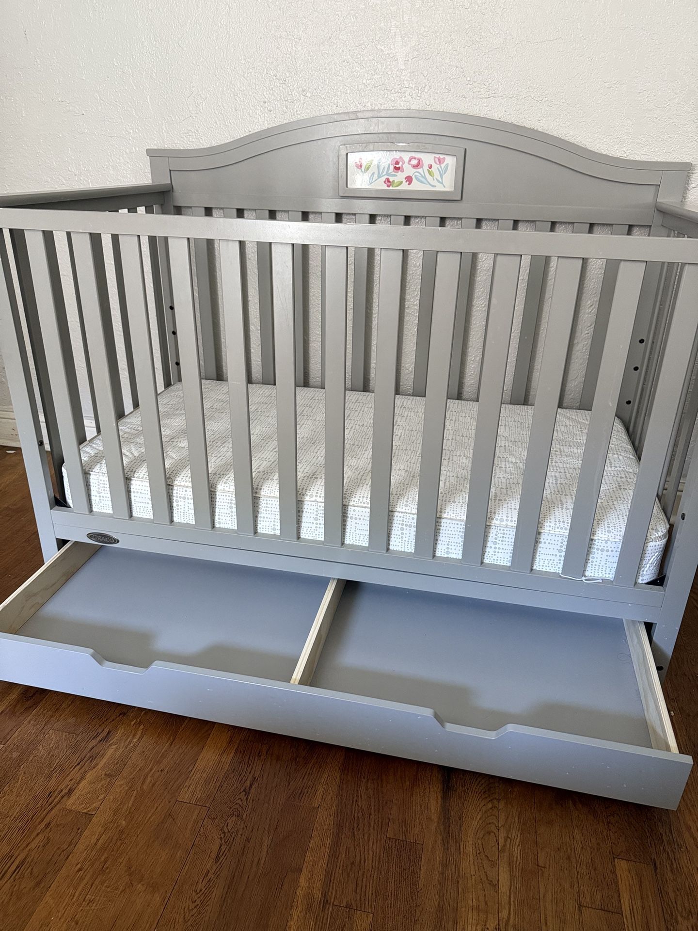 Graco 5 In 1 Convertible Baby Crib 