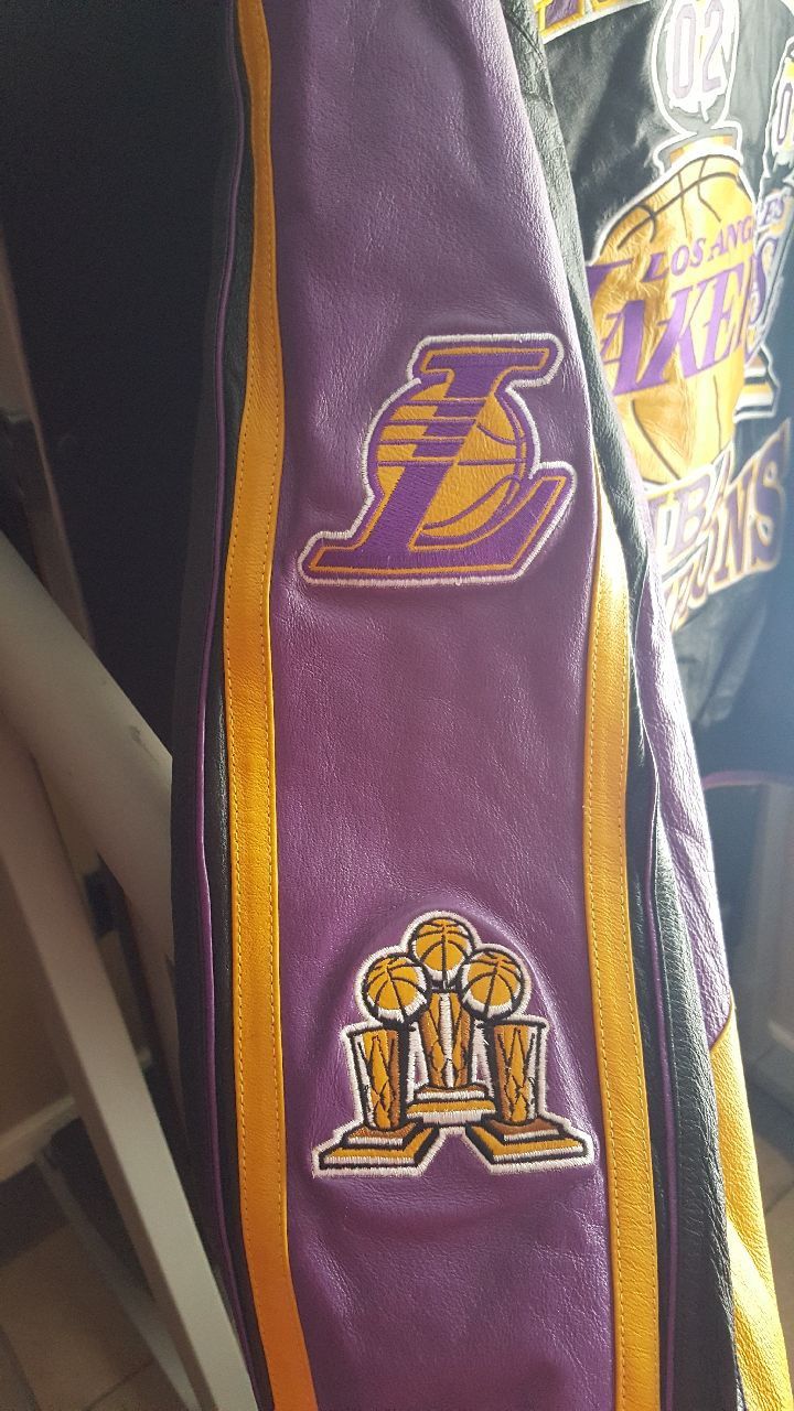 LA Lakers Three-Peat Men's 2XL Leather Jacket for Sale in Bagdad, AZ -  OfferUp