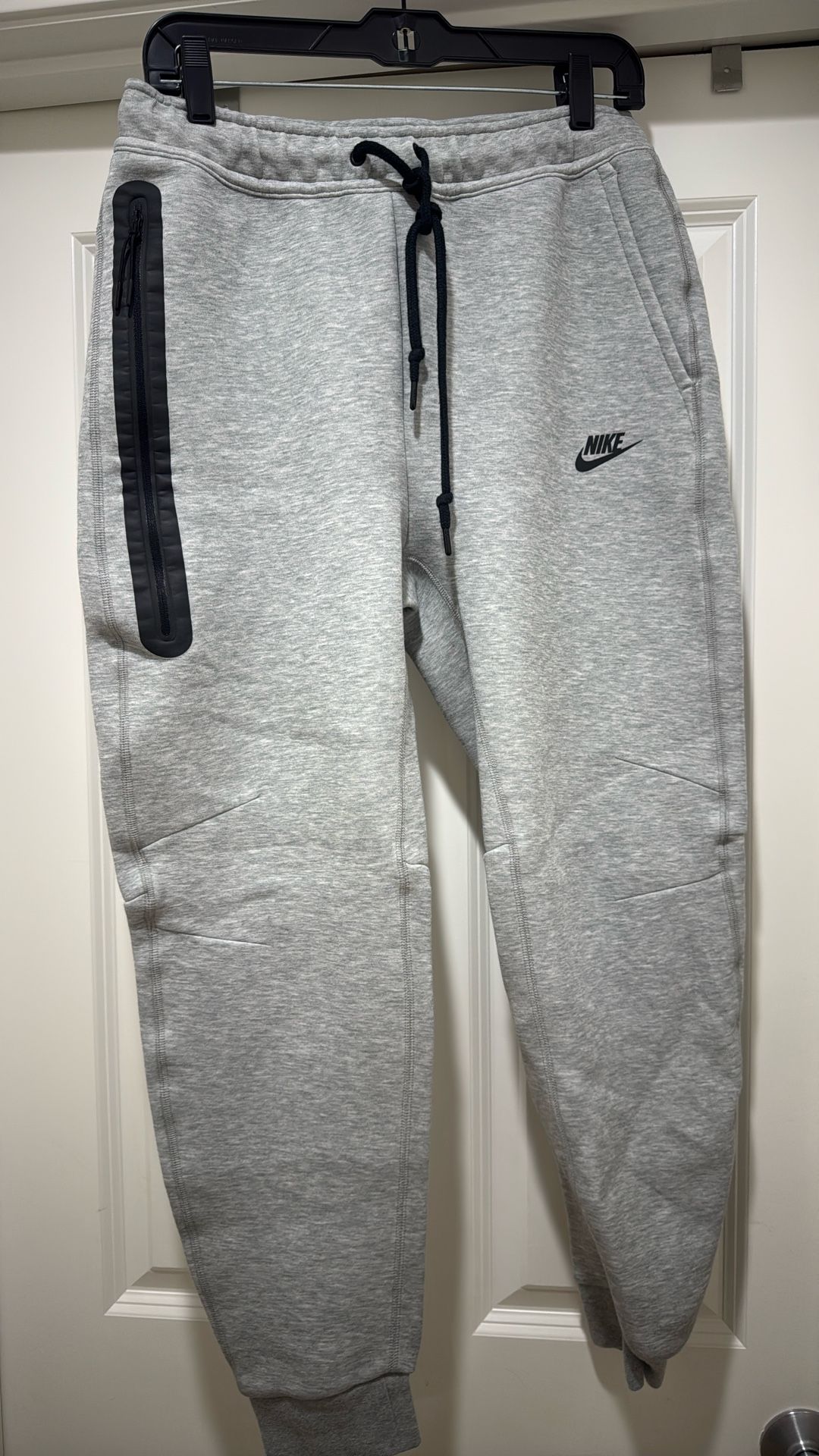 Nike Men’s Tech Joggers Sweatpants ***Size Medium***
