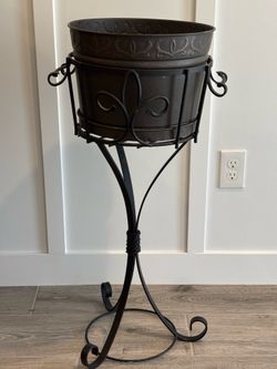 Southern Living Ice/Beverage Bucket & Plant Stand
