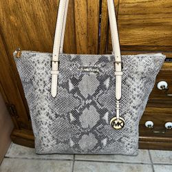 Beautiful Michael Kors Handbag