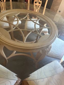Dinning table with 6 chairs (good confition)